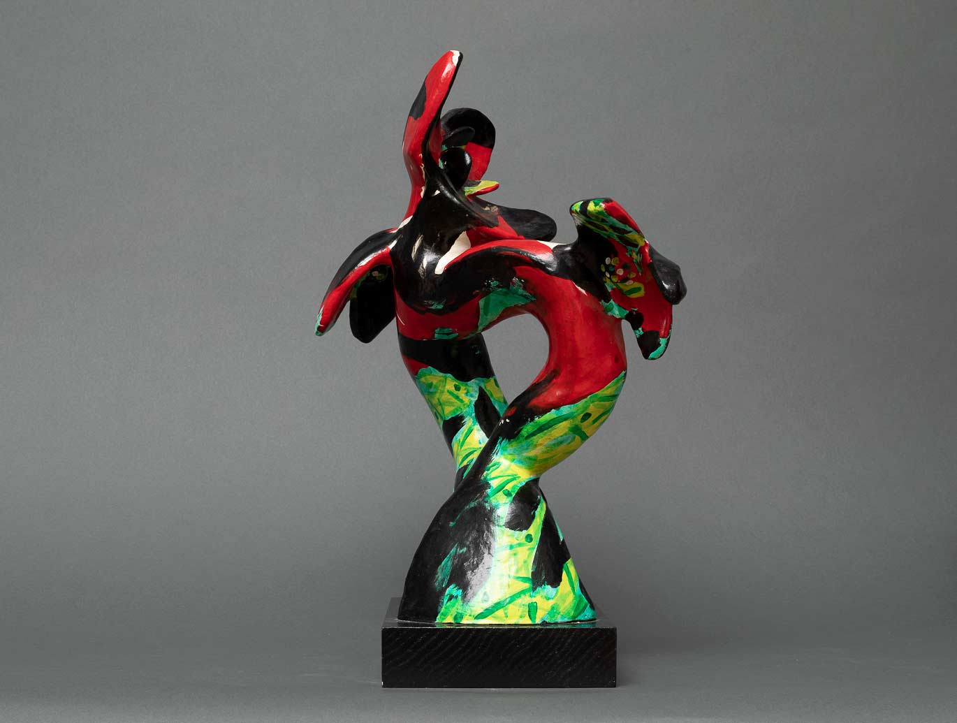 Hanen - 24x15x35, skulptur i acrylpasta, acrylmaling. La Bussière 1989    ・・➣ På sort træsokkel 20x10x5. 